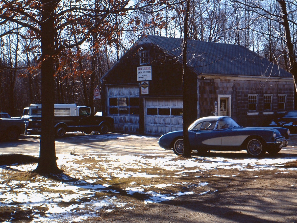 Knox's Garage in its early years